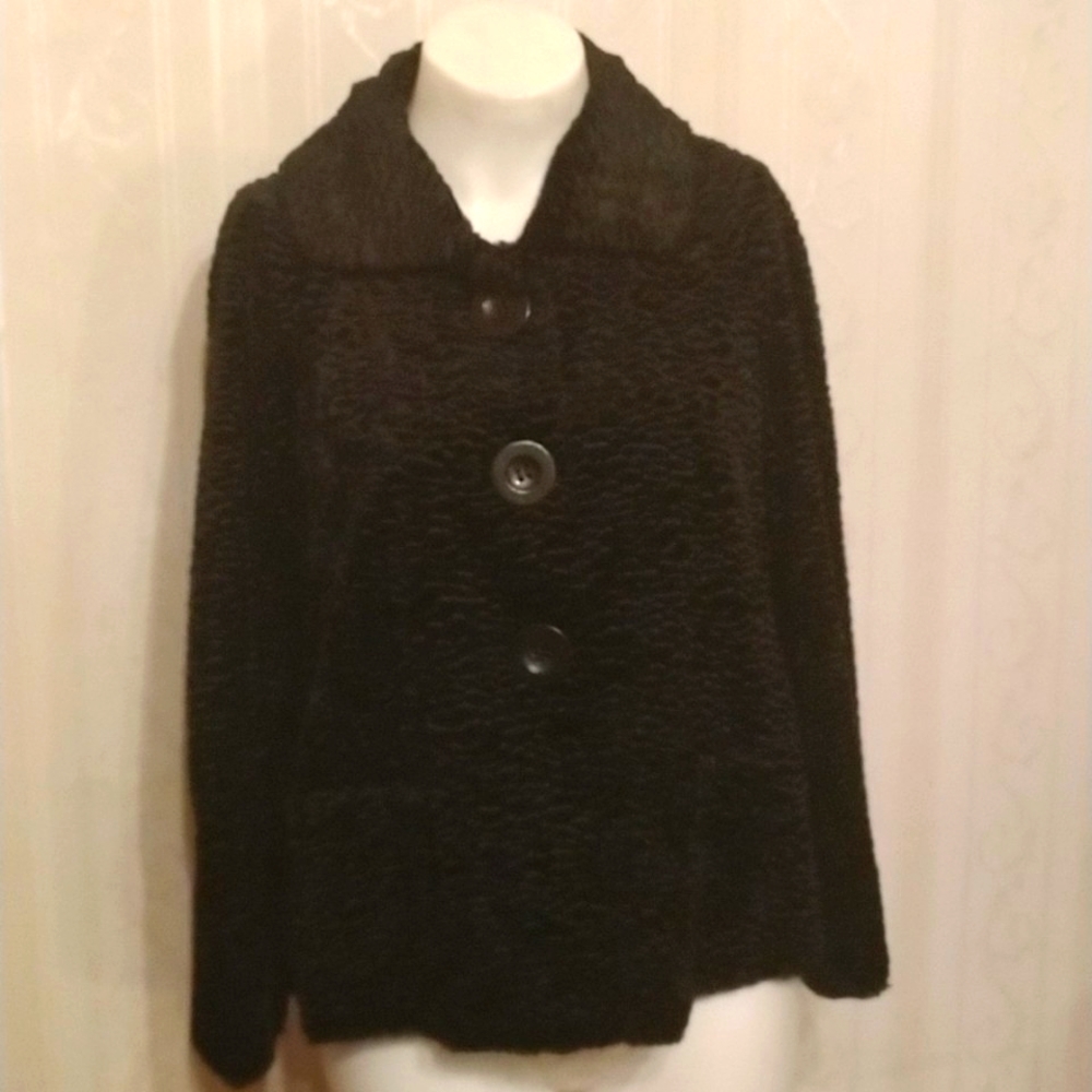 🌺NWT Gorgeous black soft poodle retro style jacket with 3 large buttons